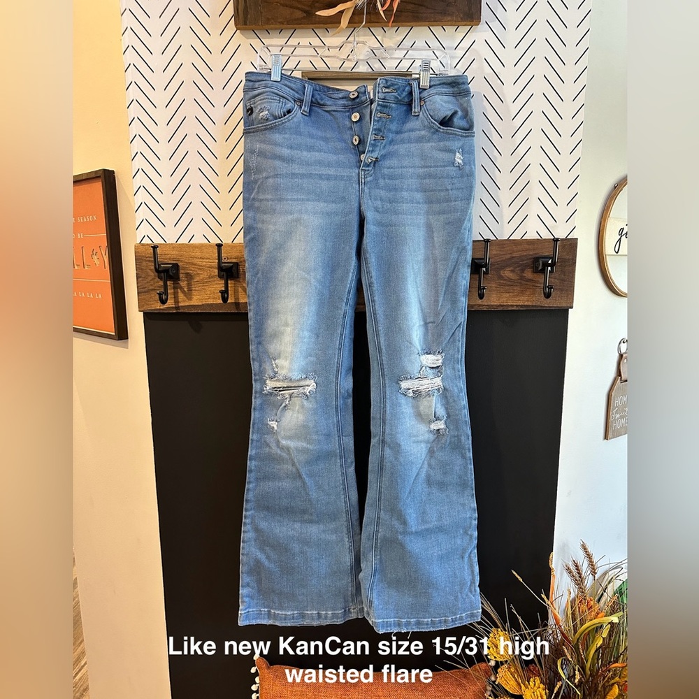 Like new KanCan size 15/31 distressed high waisted flare
